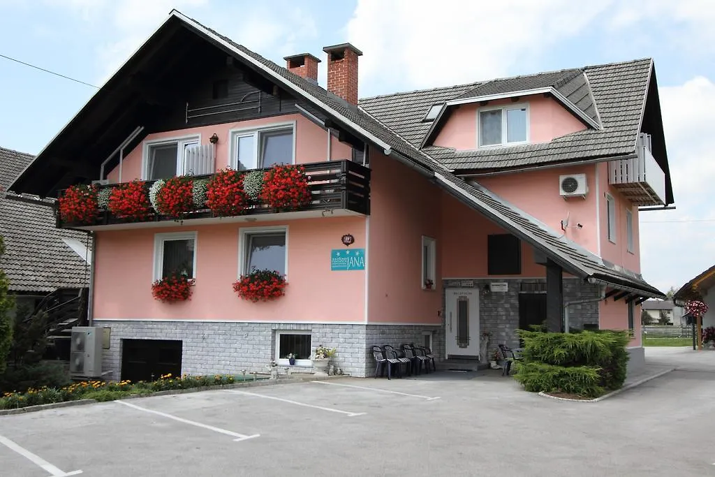 Rooms & Apartments Jana Cerklje na Gorenjskem Bed & Breakfast
