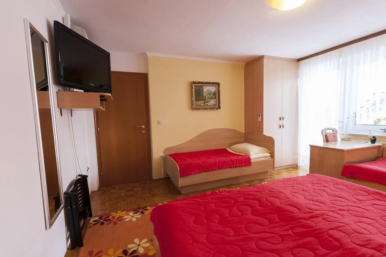 Rooms & Apartments Jana Cerklje na Gorenjskem Bed & Breakfast