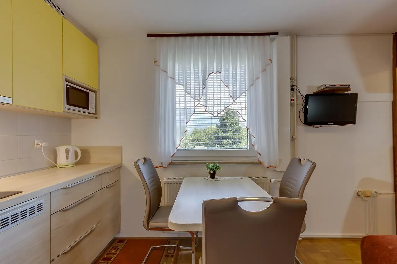 Rooms & Apartments Jana Cerklje na Gorenjskem Bed & Breakfast